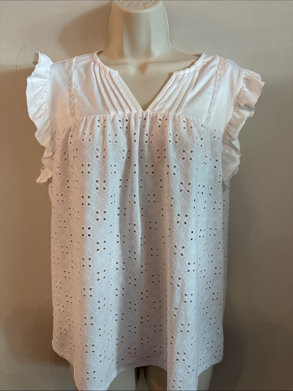 bobeau White Eyelet Flutter Sleeve Cottage core Blouse Size Medium